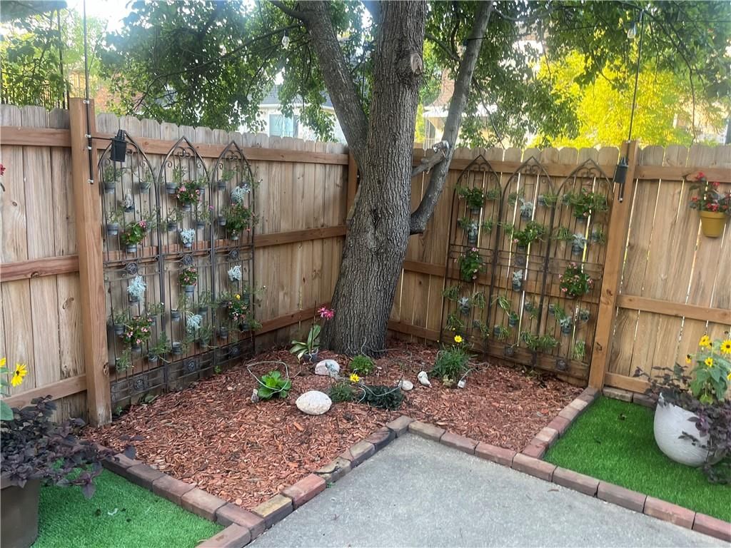 8515 Greenbrier Drive — photo 30