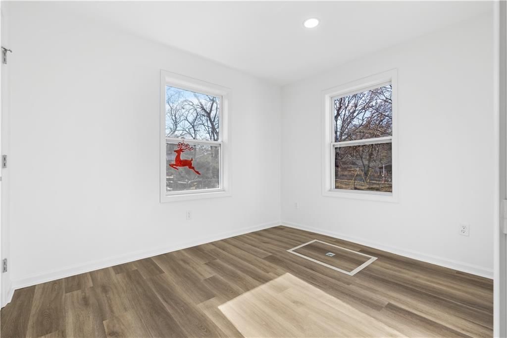 8026 Hemlock Street — photo 11