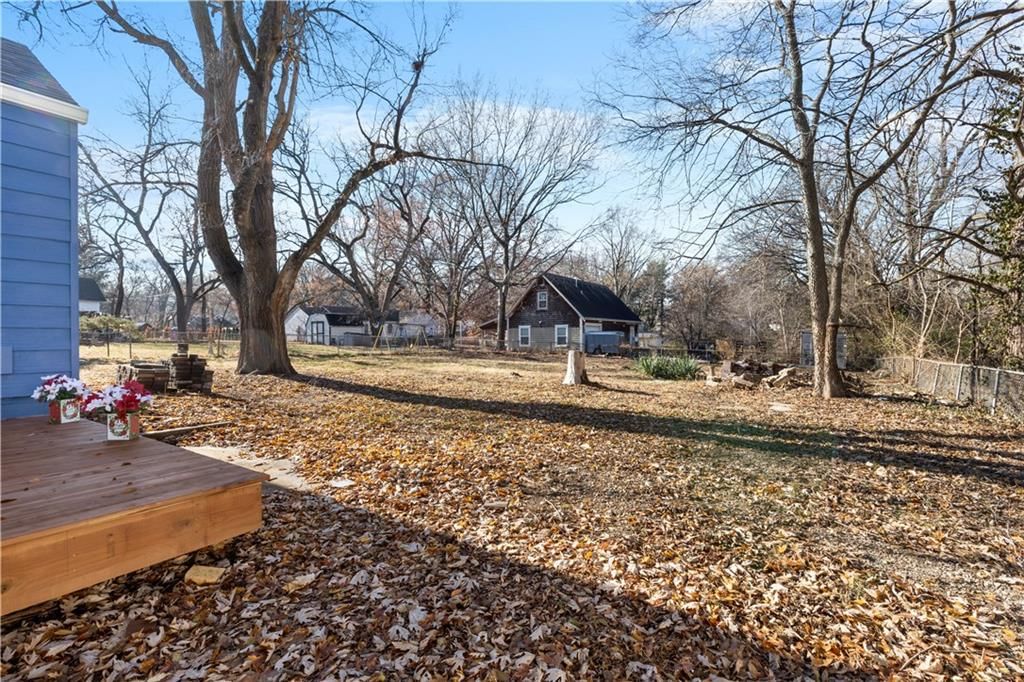 8026 Hemlock Street — photo 14