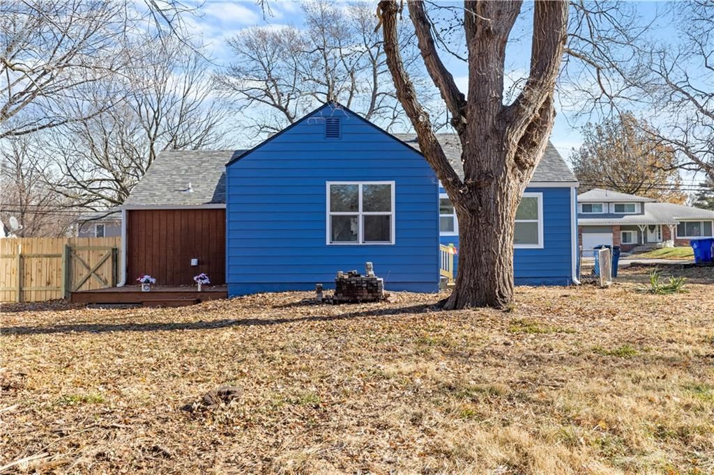 8026 Hemlock Street — photo 16