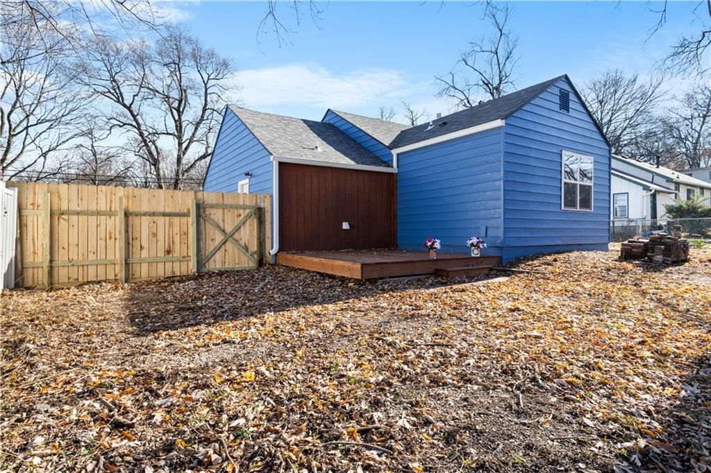 8026 Hemlock Street — photo 17