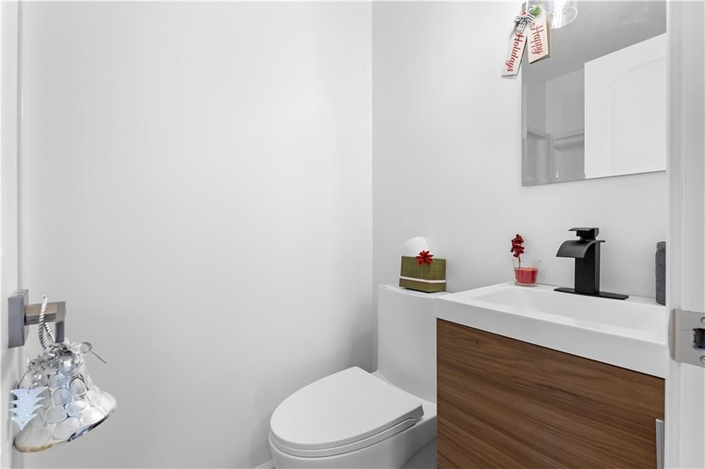 8026 Hemlock Street — photo 9