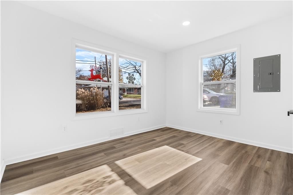 8026 Hemlock Street — photo 10