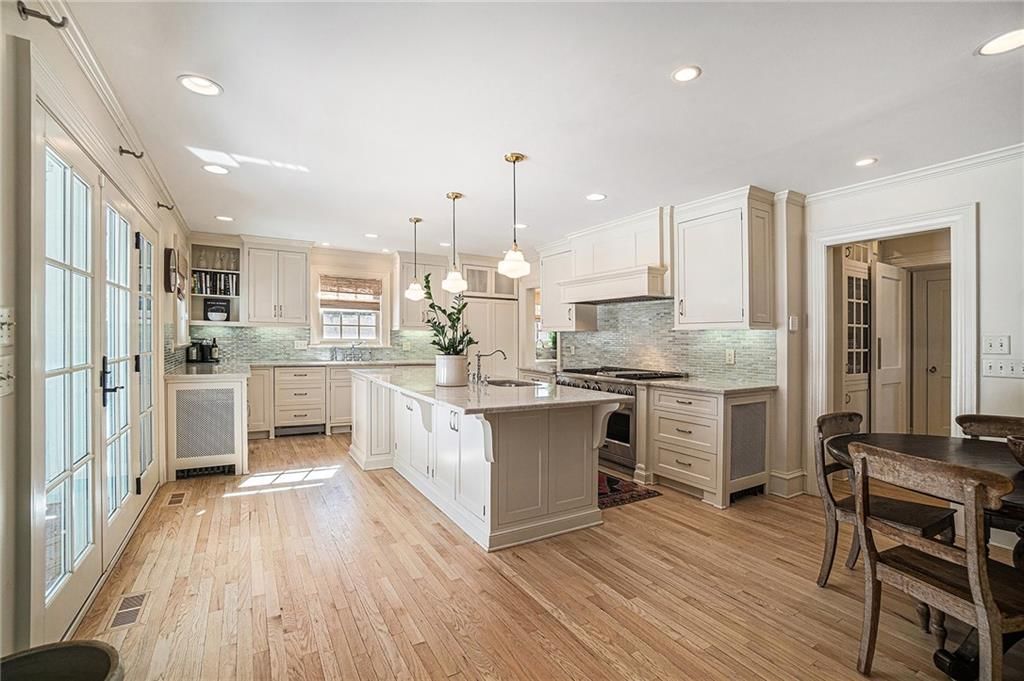 2115 W 61st Terrace — photo 17