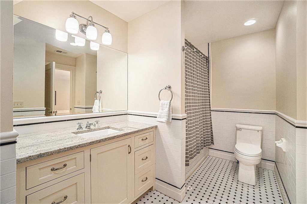 2115 W 61st Terrace — photo 46