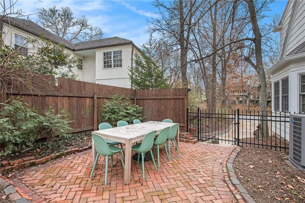 2115 W 61st Terrace — photo 49