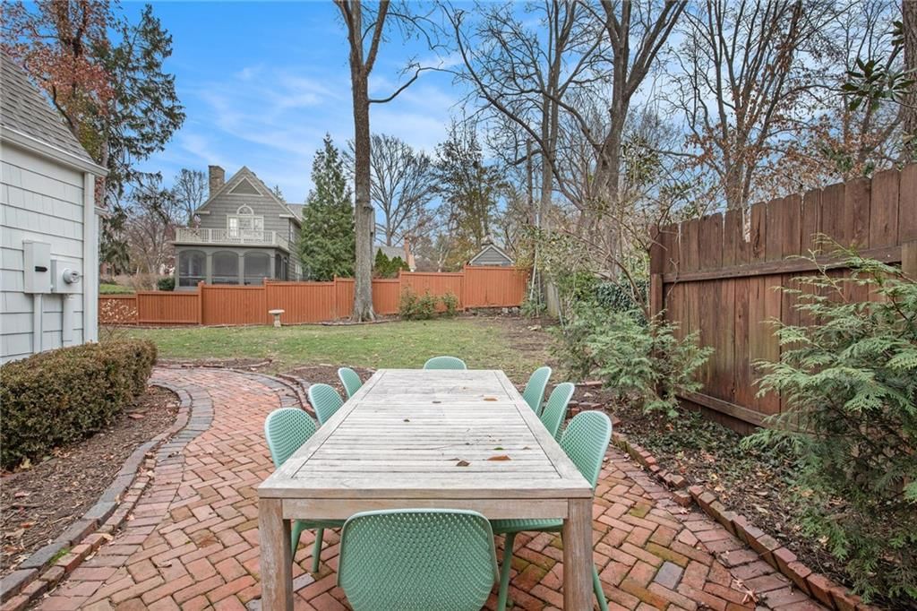 2115 W 61st Terrace — photo 50