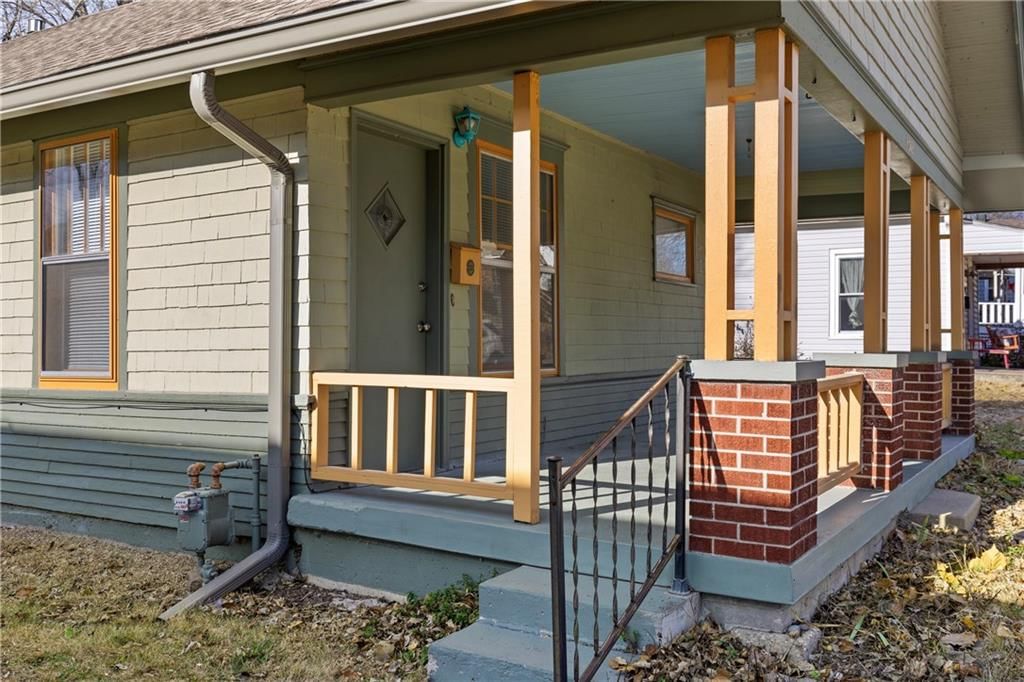 4512 CAMBRIDGE Street — photo 2