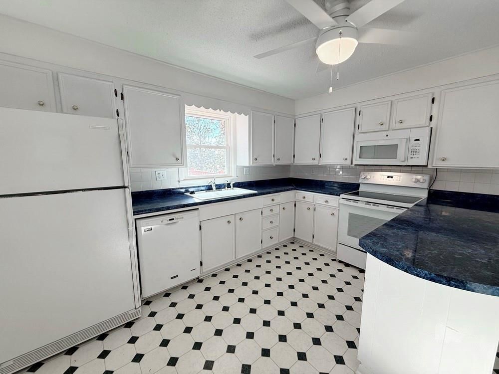 202 W Freeman Street — photo 16