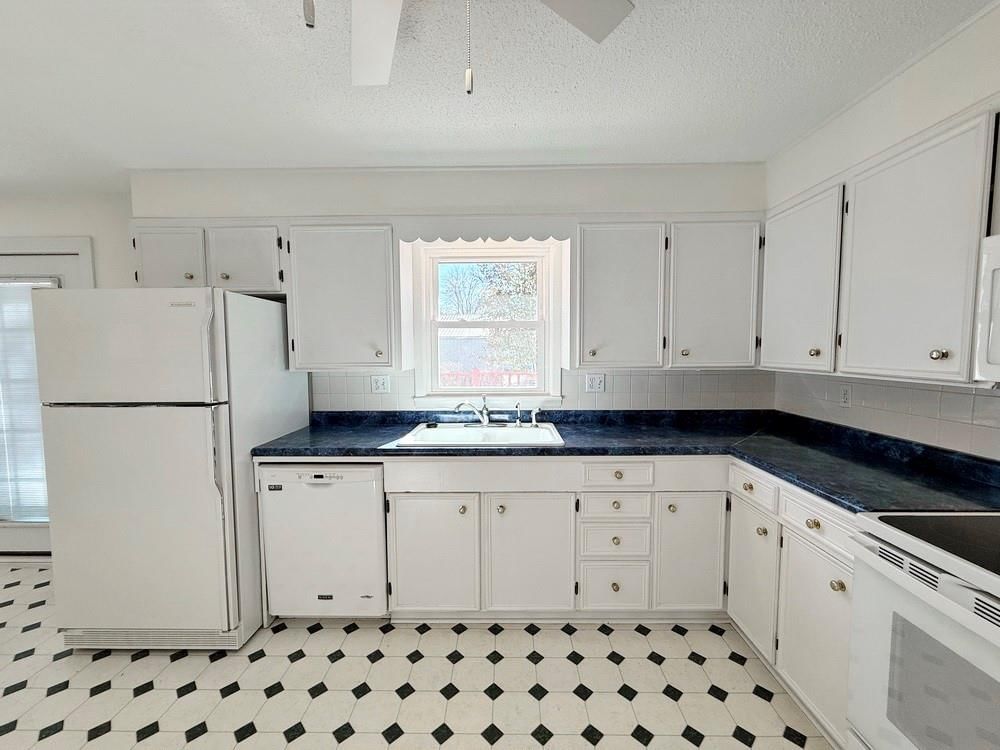 202 W Freeman Street — photo 17