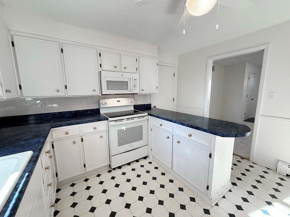 202 W Freeman Street — photo 18