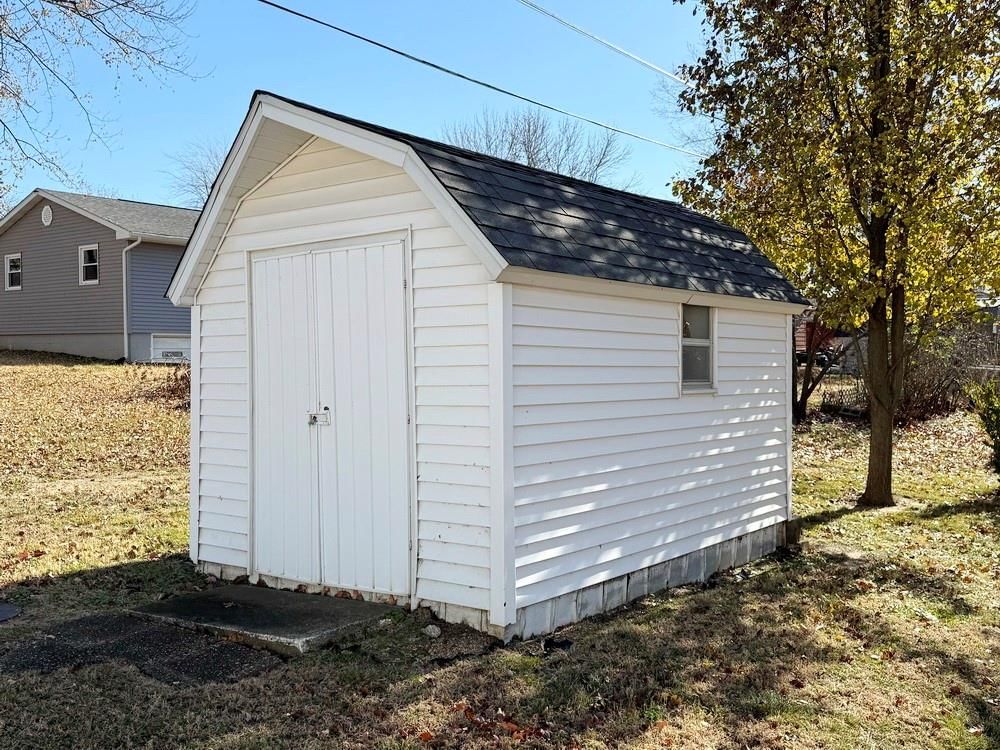 202 W Freeman Street — photo 43