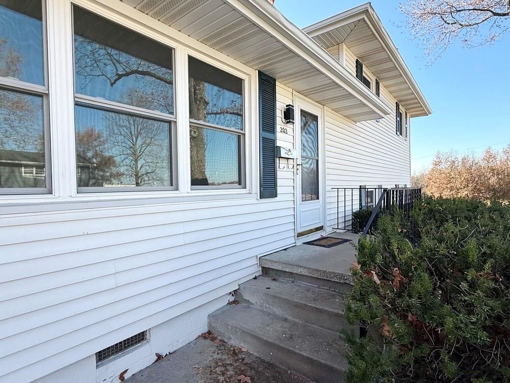 202 W Freeman Street — photo 9