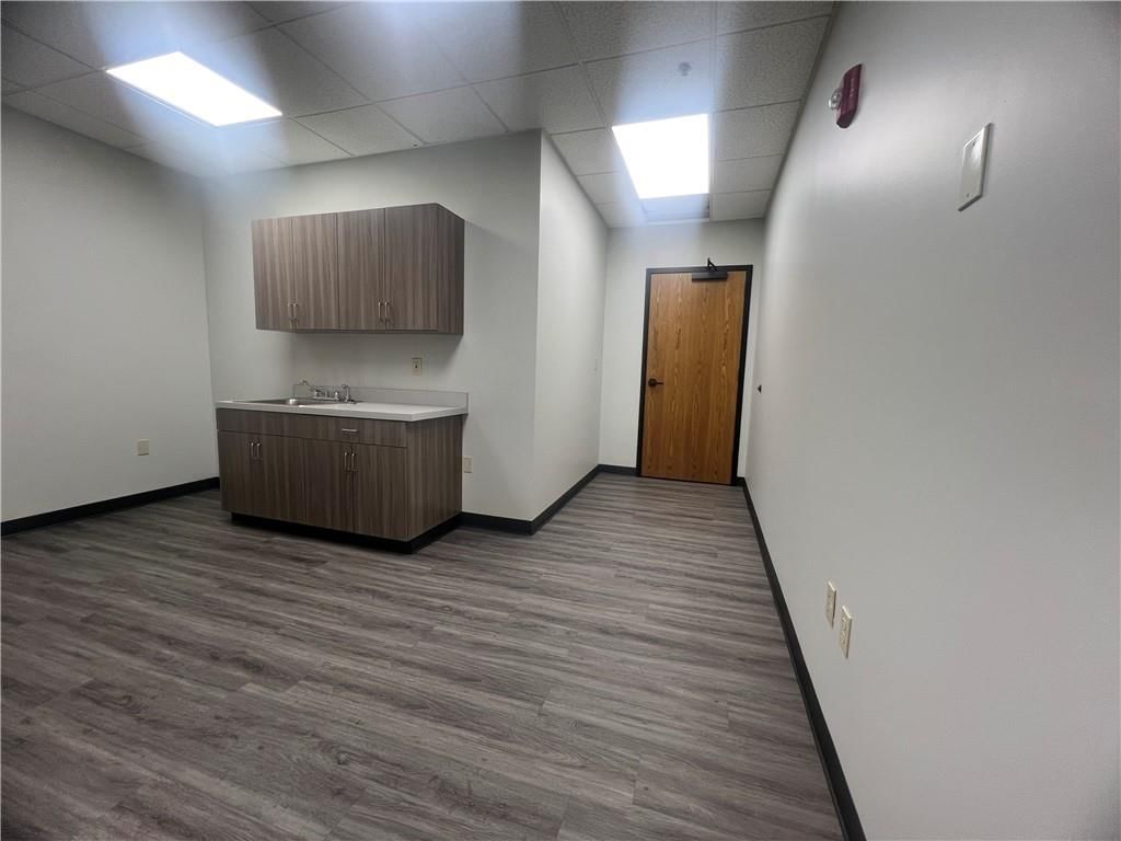 8400 W 110 Street — photo 9