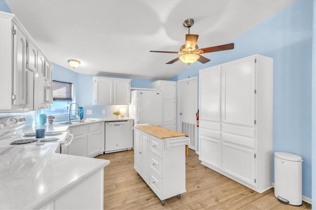 404 NE Poplar Court — photo 11