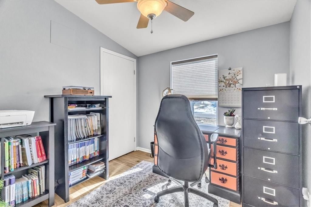 404 NE Poplar Court — photo 18
