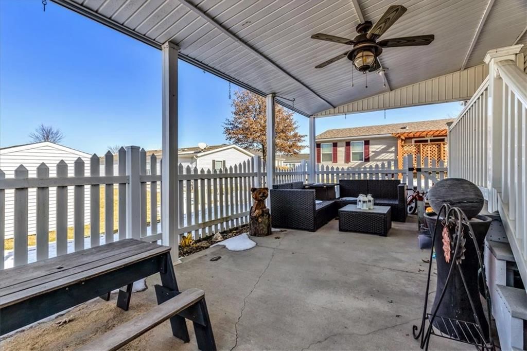 404 NE Poplar Court — photo 23
