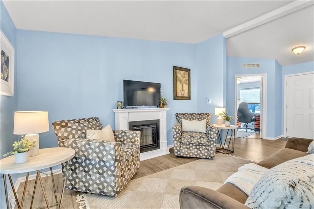 404 NE Poplar Court — photo 6
