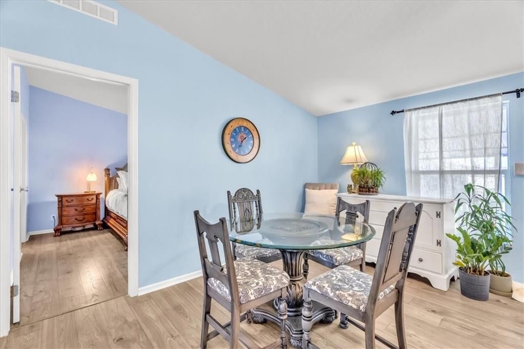 404 NE Poplar Court — photo 8