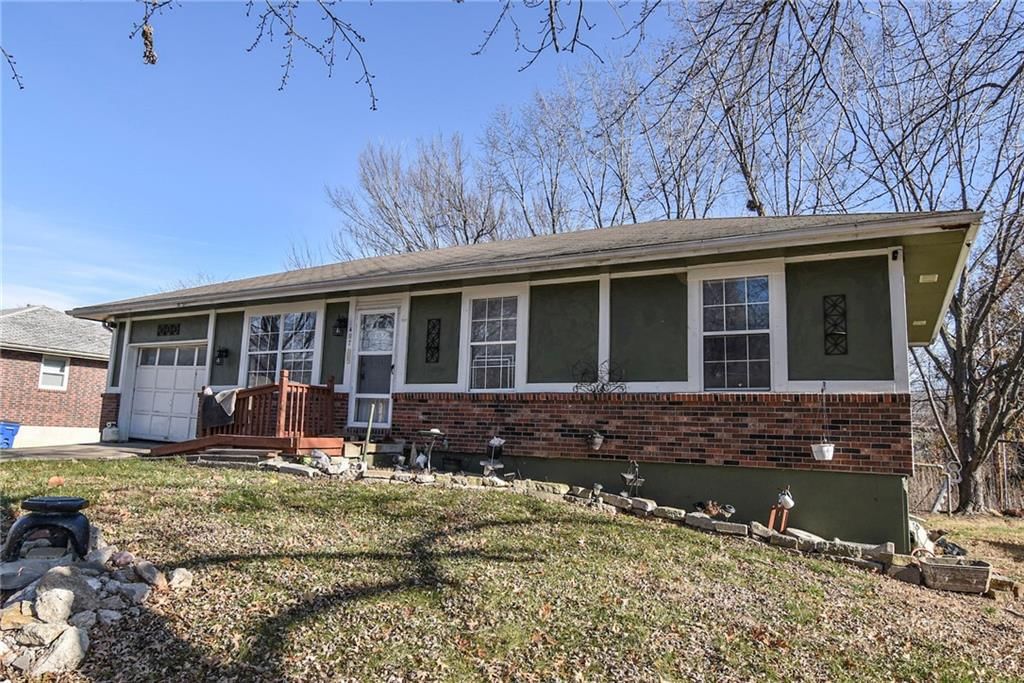 1407 SE Hillside Drive — photo 2