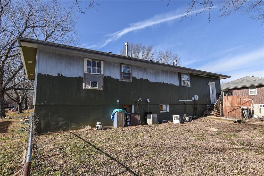 1407 SE Hillside Drive — photo 4