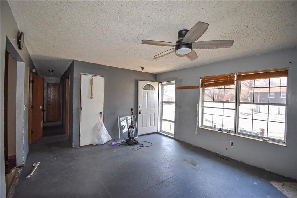 1407 SE Hillside Drive — photo 8