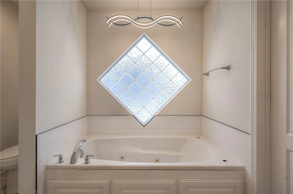 9402 N Main Street — photo 13