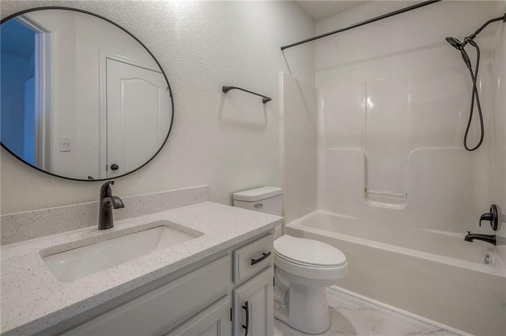 9402 N Main Street — photo 17