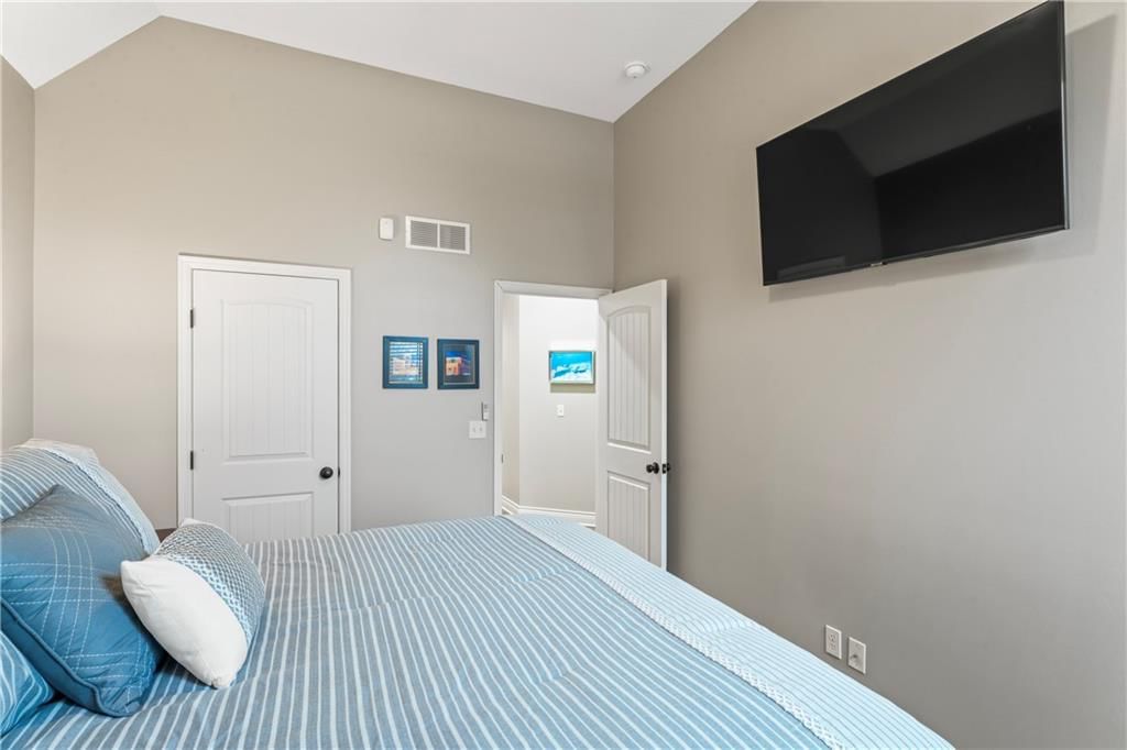 6002 NW 107th Street — photo 32