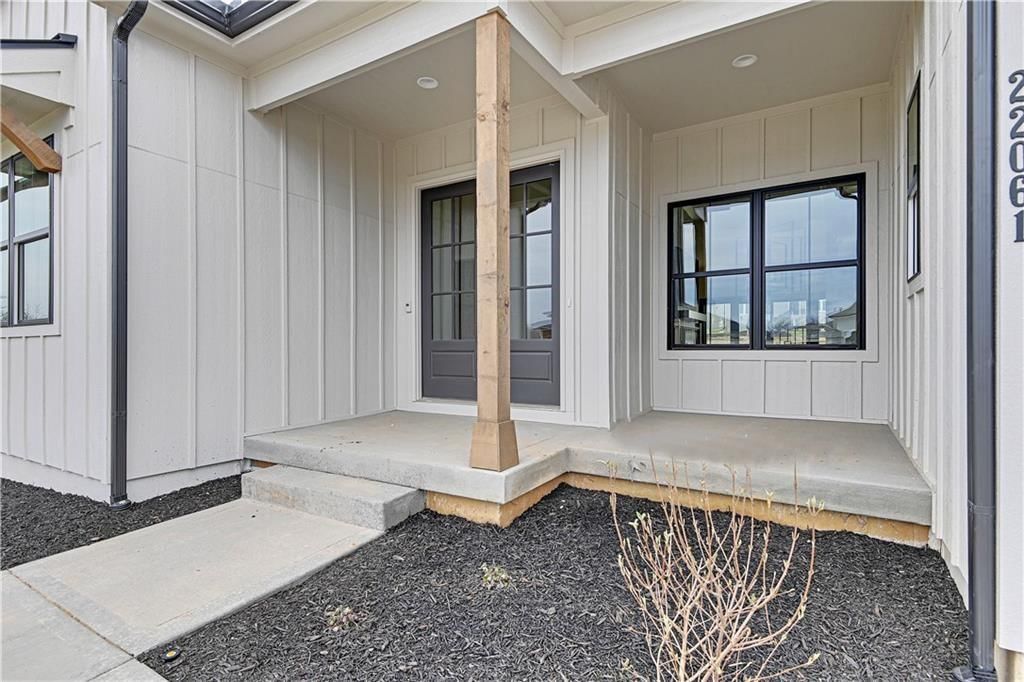 7230 Richards Drive — photo 2