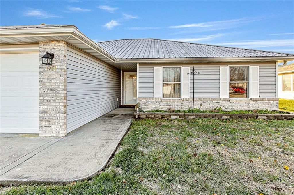 1714 Sunset Drive — photo 3