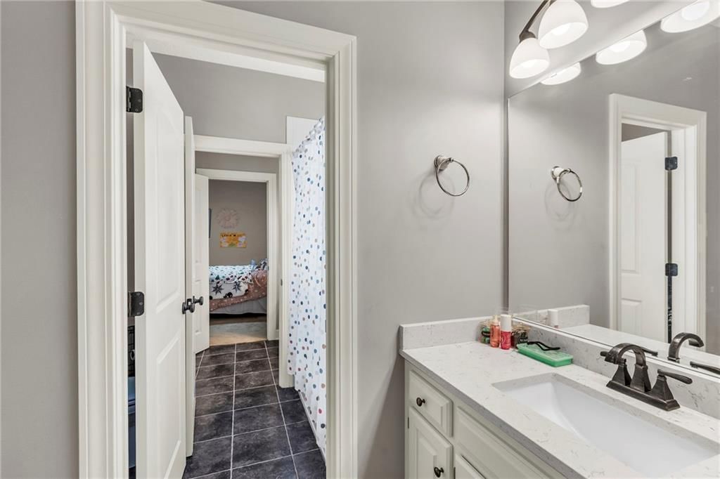 10521 N Garfield Avenue — photo 29