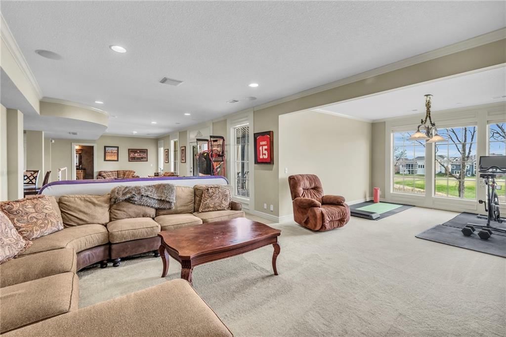 10521 N Garfield Avenue — photo 43