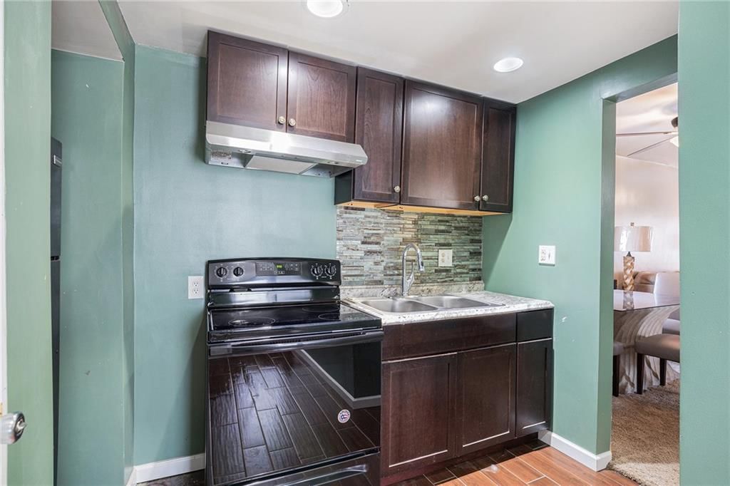 3121 Delavan Avenue — photo 11