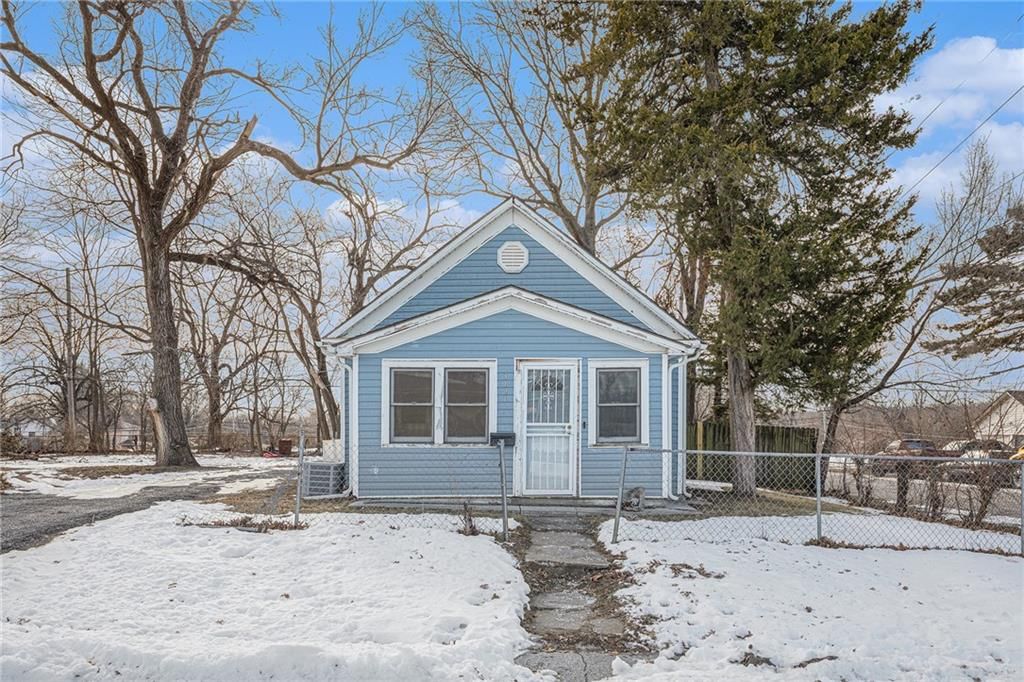 3121 Delavan Avenue — photo 15