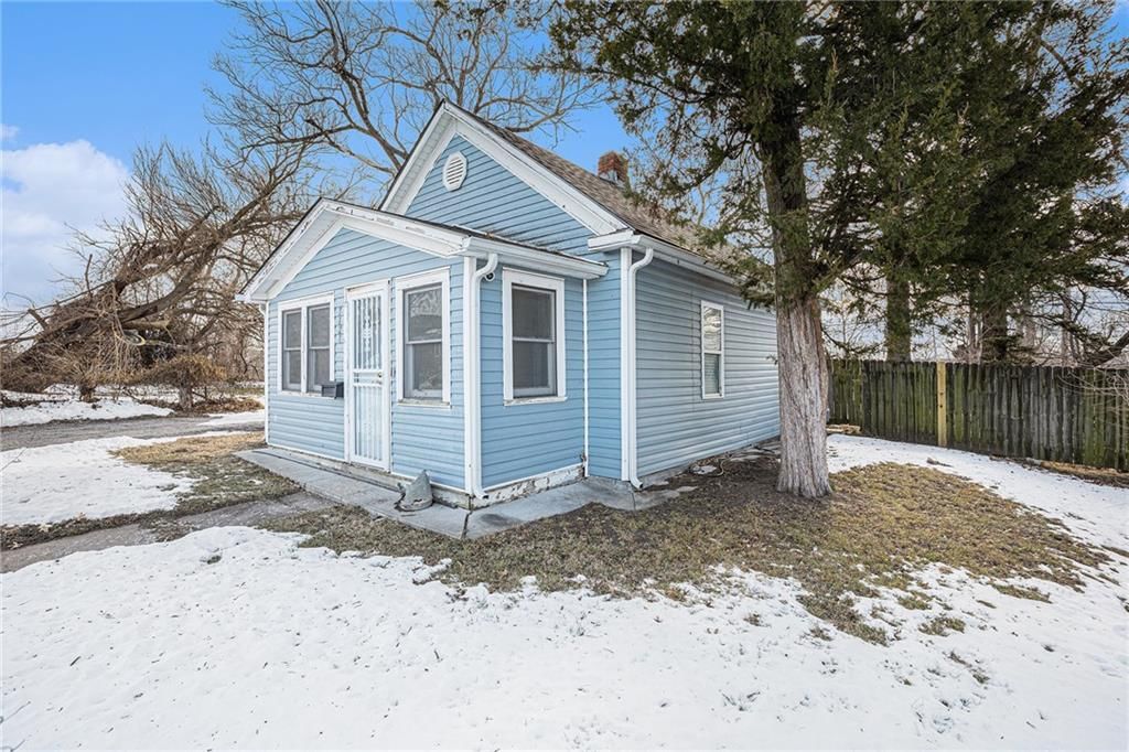 3121 Delavan Avenue — photo 16