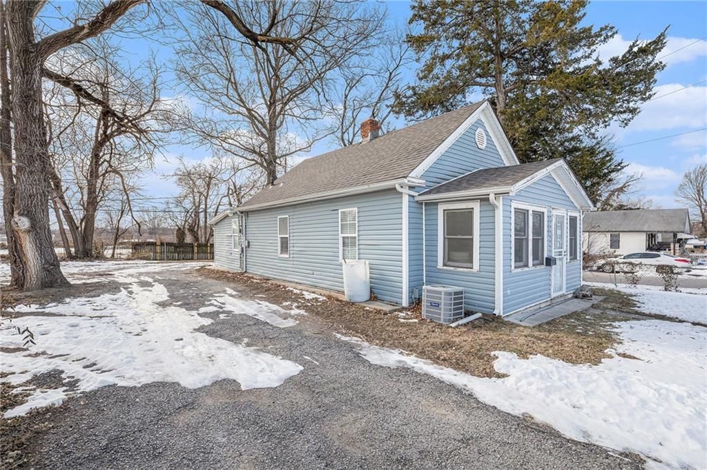 3121 Delavan Avenue — photo 17