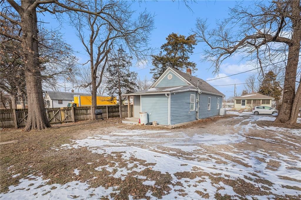 3121 Delavan Avenue — photo 18