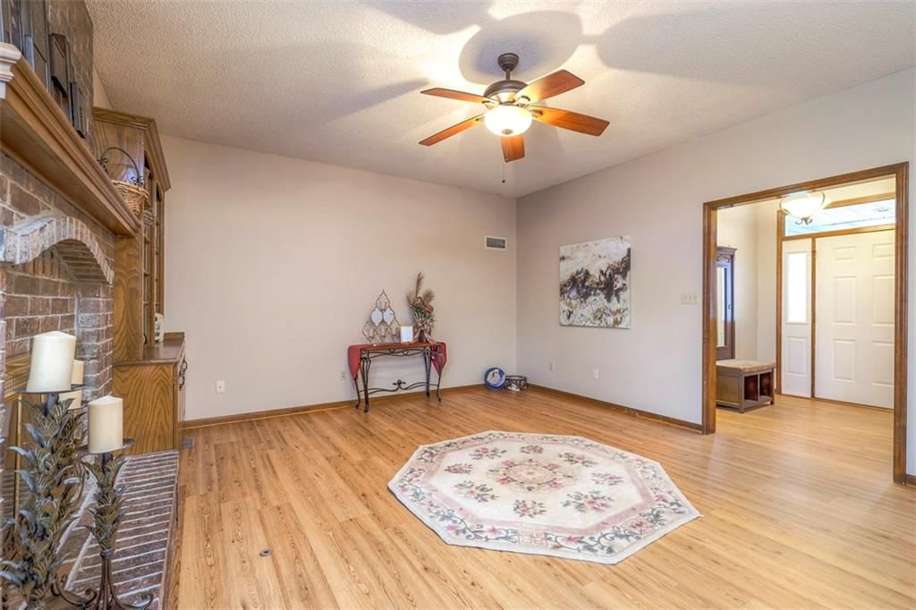 2437 NW Windwood Drive — photo 9