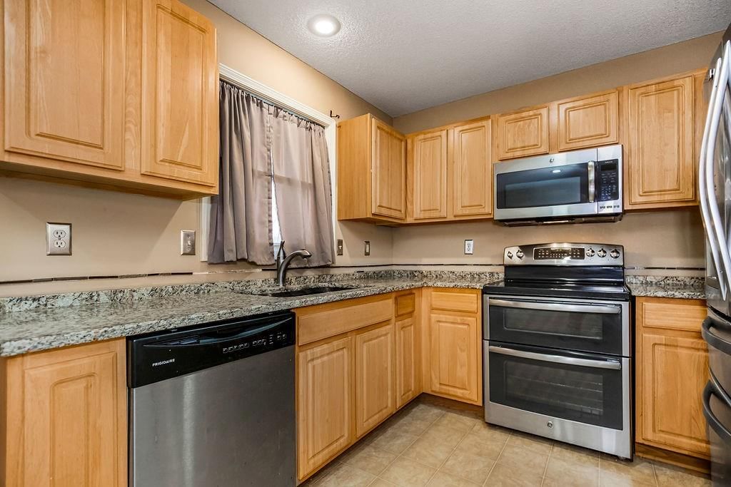 13000 EVERETT Court — photo 10