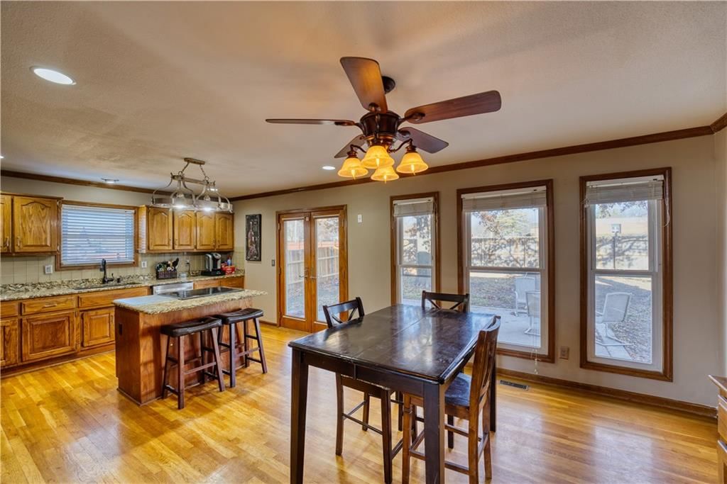 704 NE Hunters Ridge Street — photo 8