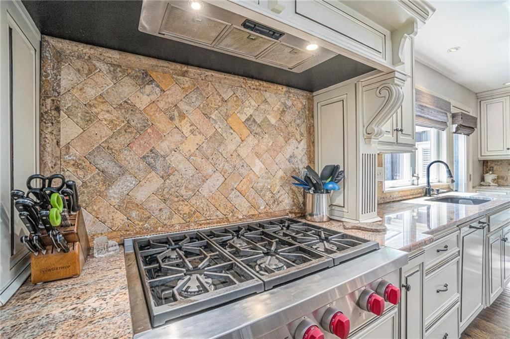 821 W 54th Terrace — photo 17