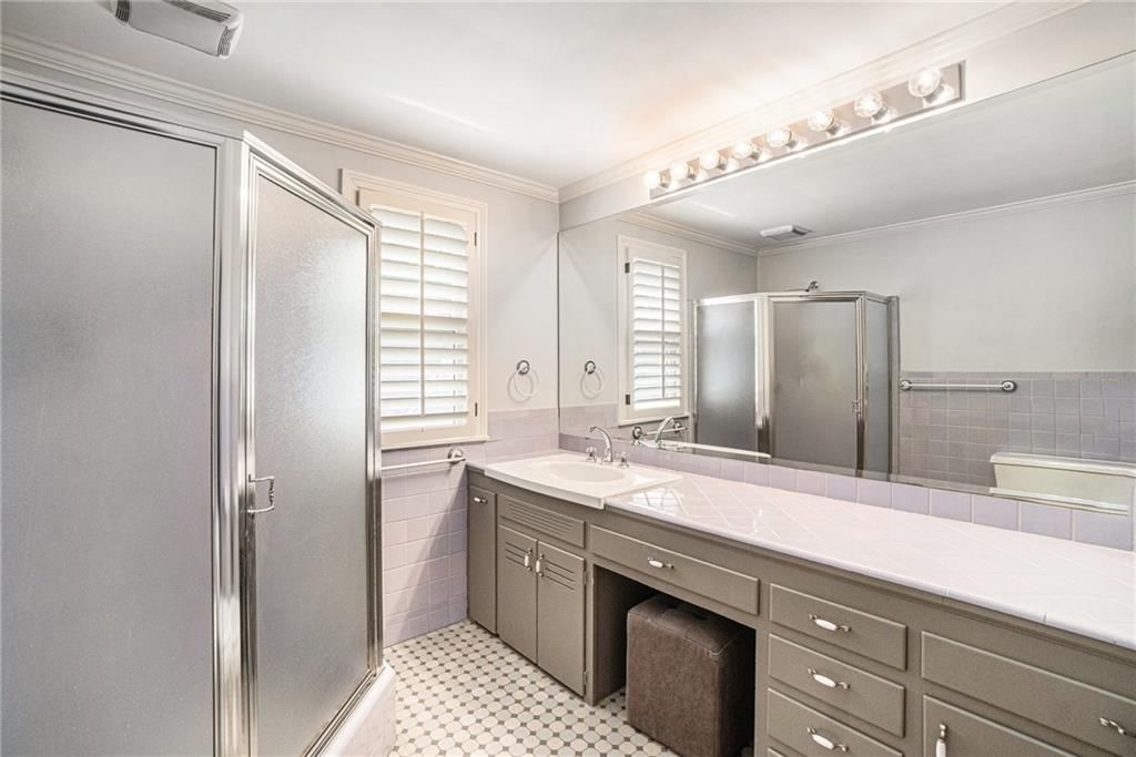 821 W 54th Terrace — photo 35