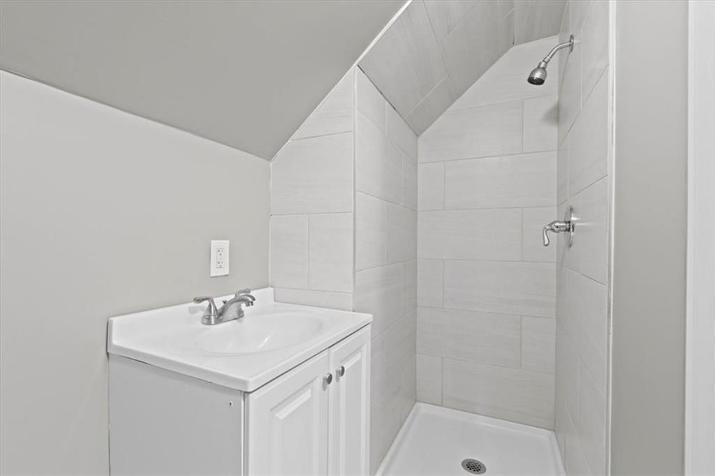 3300 E 59th Street — photo 17