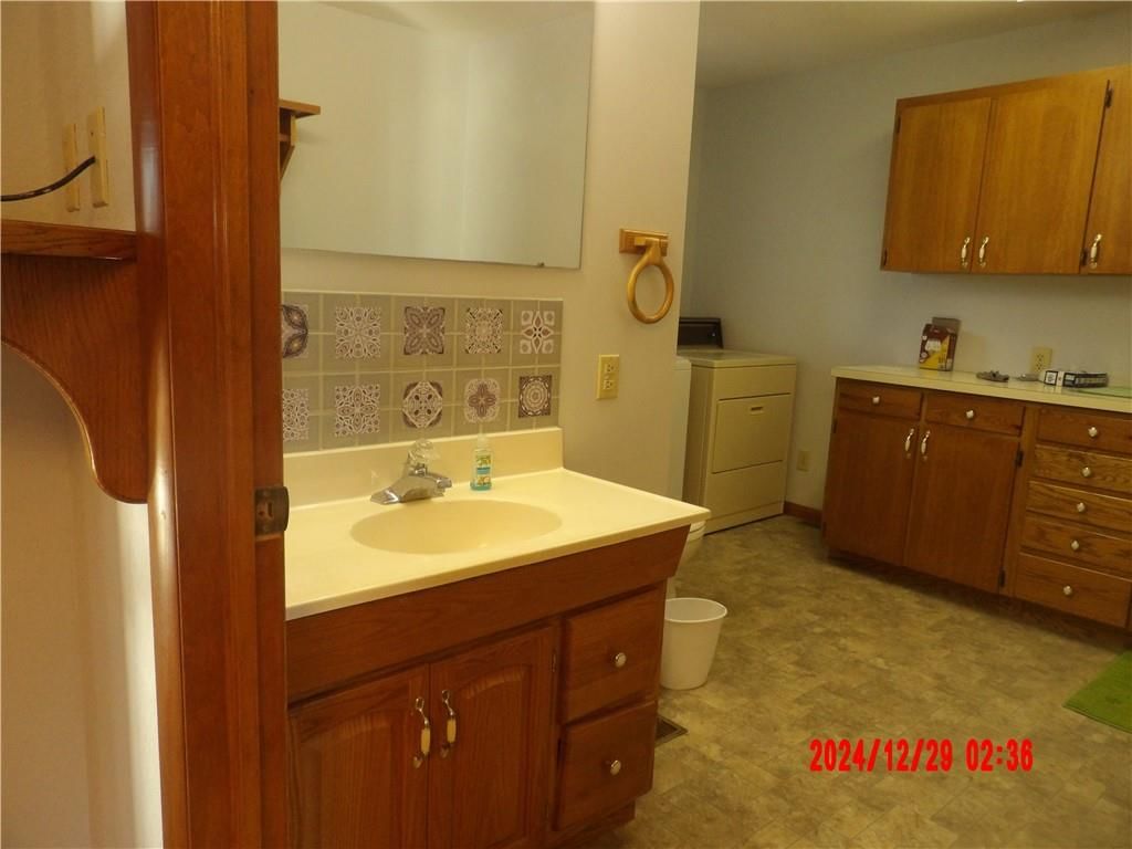 225 S Cleveland Street — photo 28