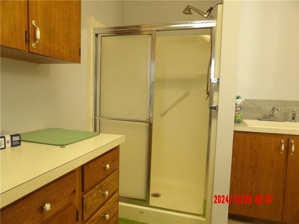 225 S Cleveland Street — photo 31