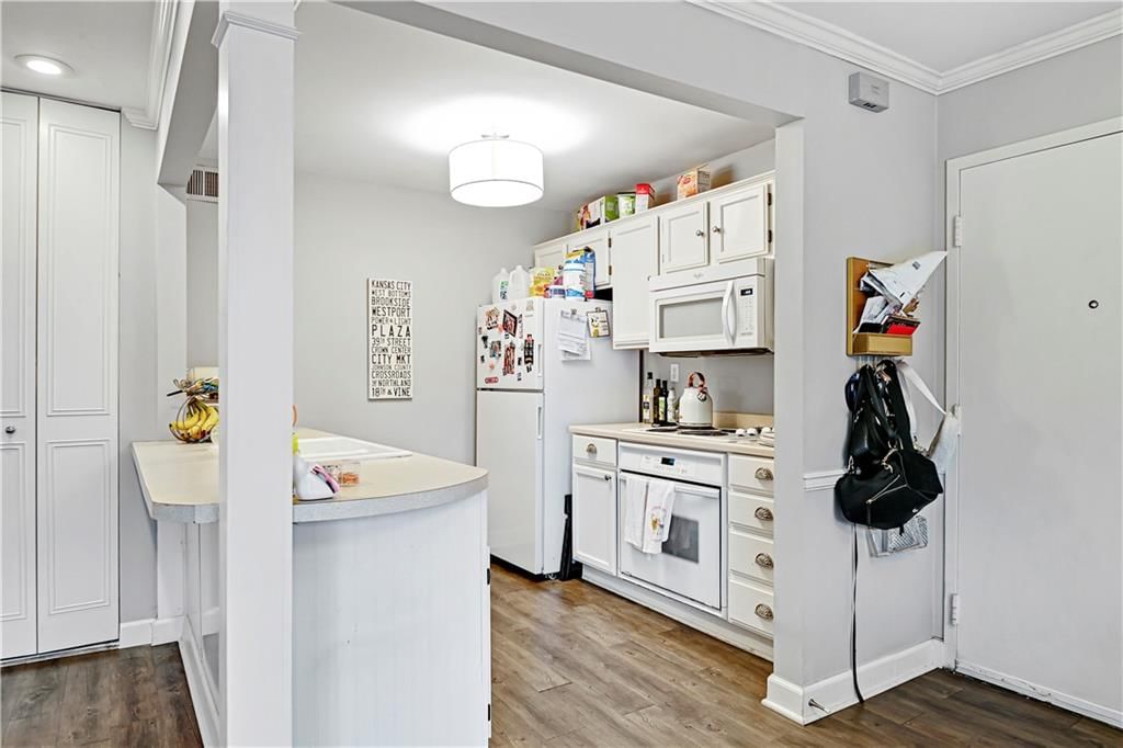 5129 W 75TH Street — photo 8