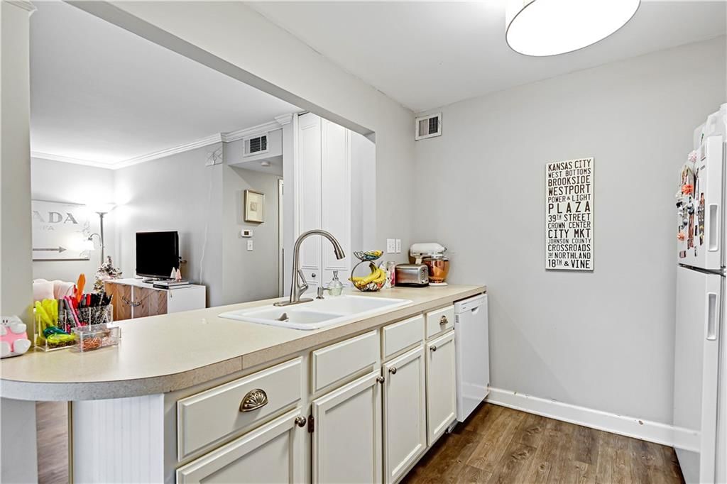 5129 W 75TH Street — photo 10