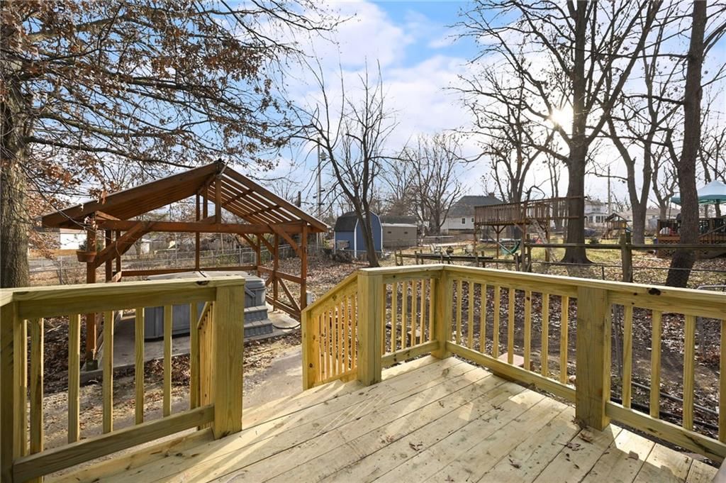 9215 Grant Drive — photo 14