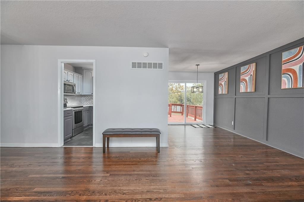 8409 Elm Avenue — photo 8